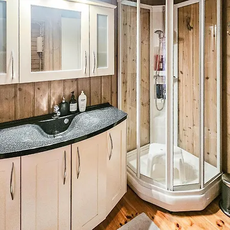 2 Bedroom Lovely In