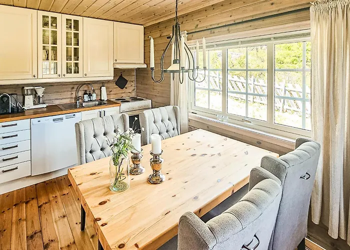 2 Bedroom Lovely In 펜션 네스뷔엔